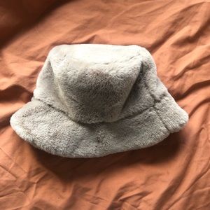 Tan fur bucket hat